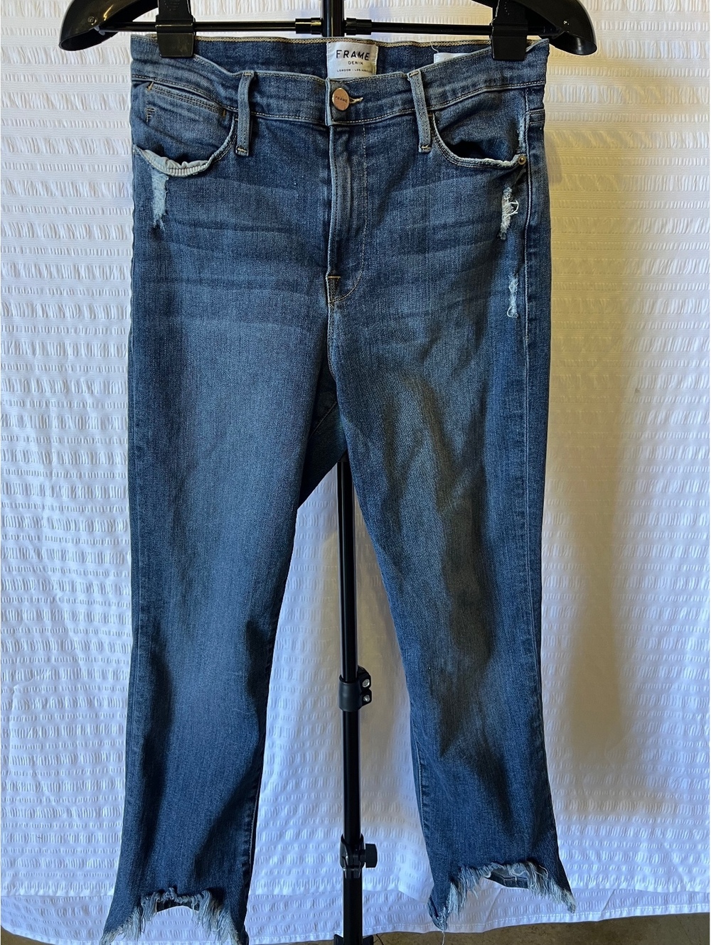 FRAME Le High Straight Size 32 – Blue Medium Wash Distressed Raw Frayed Hem